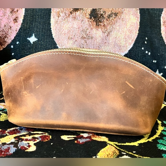 SOLD Portland Leather English Tan Eclipse makeup bag - Picture 7 of 8